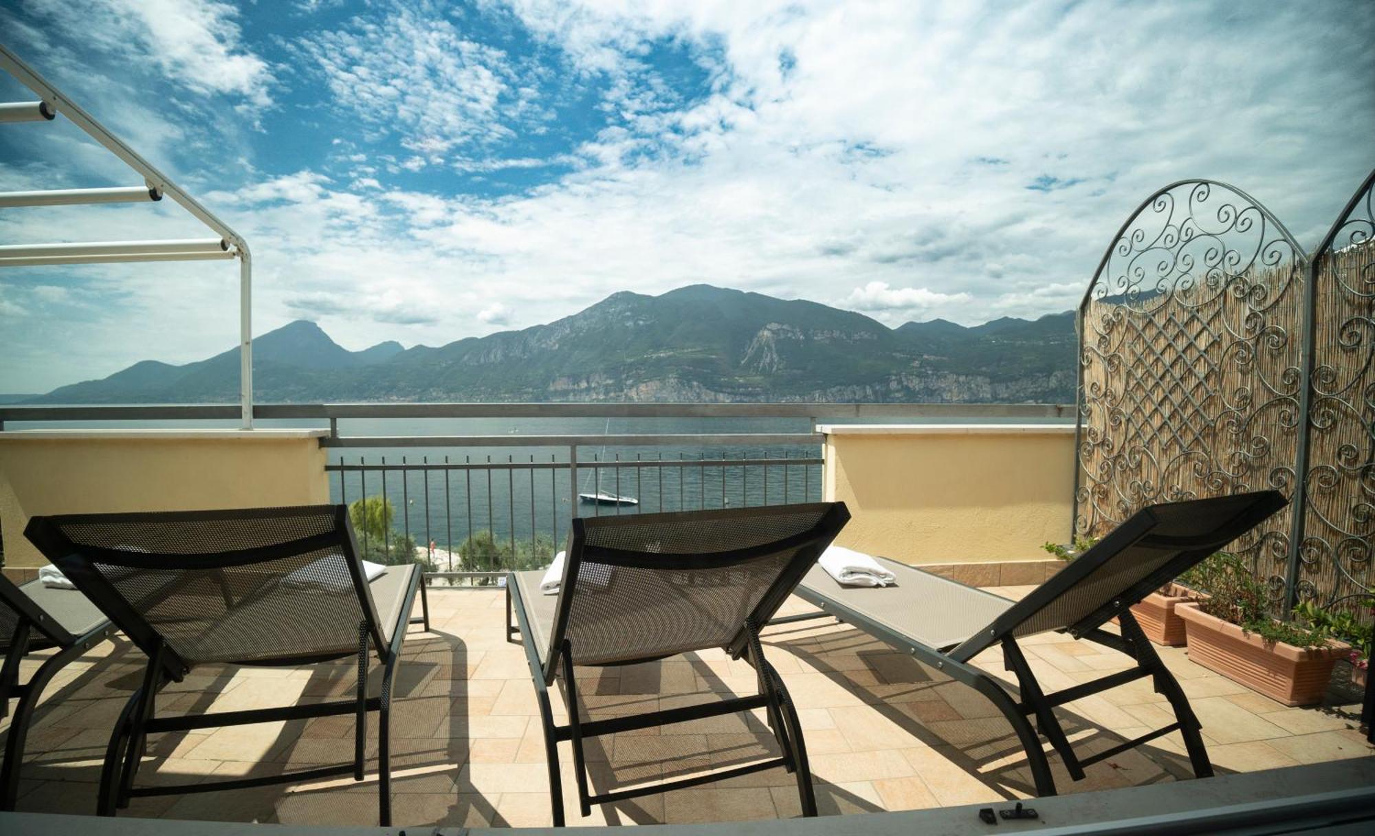 Penthouse Casa Alkea Masse Lake View Бренцоне сул Гарда Екстериор снимка